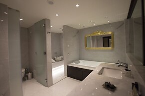 Charisma De Luxe Hotel