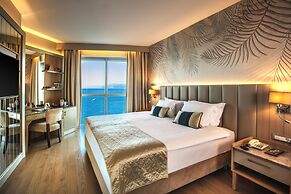 Charisma De Luxe Hotel