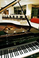 Charisma De Luxe Hotel