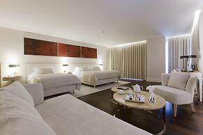 Charisma De Luxe Hotel