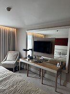 Charisma De Luxe Hotel