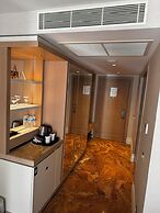 Charisma De Luxe Hotel