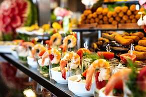 Charisma De Luxe Hotel