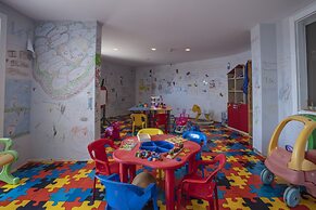 Charisma De Luxe Hotel