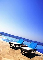 Charisma De Luxe Hotel