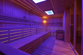 Charisma De Luxe Hotel