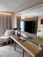 Charisma De Luxe Hotel