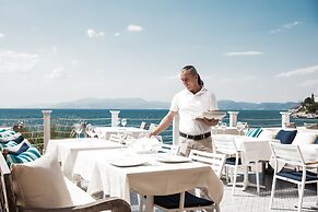 Charisma De Luxe Hotel