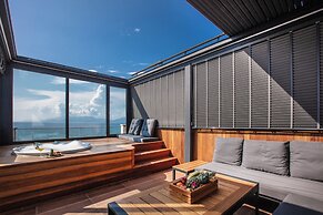 Charisma De Luxe Hotel