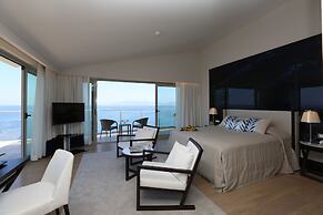 Charisma De Luxe Hotel