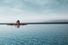 Charisma De Luxe Hotel