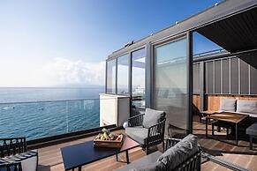Charisma De Luxe Hotel