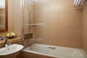 Hard Days Night Hotel