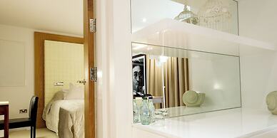 Hard Days Night Hotel