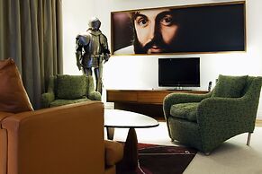 Hard Days Night Hotel