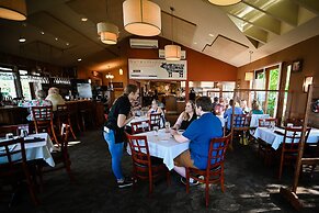 The Lakehouse Inn