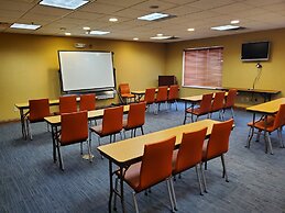 Holiday Inn Express & Suites Mattoon by IHG