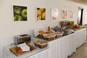 Les Palmiers Beach Hotel