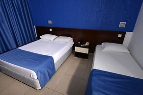 Les Palmiers Beach Hotel