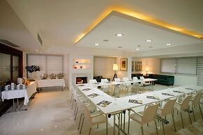 Anemi Hotel & Suites