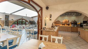 Erato Hotel