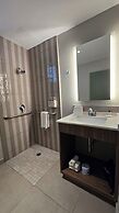 Comfort Inn & Suites Levittown