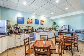 Comfort Inn & Suites Levittown