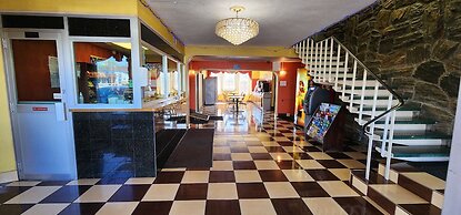 Townhouse Inn & Suites