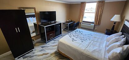 Townhouse Inn & Suites