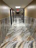 Townhouse Inn & Suites