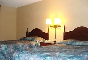 Townhouse Inn & Suites