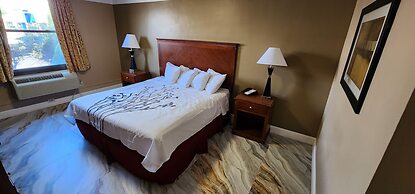Townhouse Inn & Suites