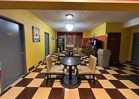 Townhouse Inn & Suites