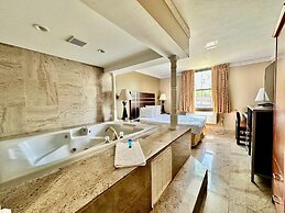 Townhouse Inn & Suites