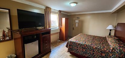 Townhouse Inn & Suites