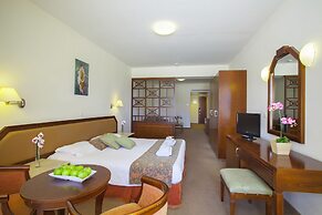 Aquamare Beach Hotel & Spa