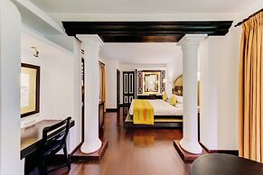 Cinnamon Lodge