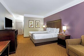 La Quinta Inn & Suites by Wyndham Cleburne