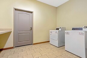 La Quinta Inn & Suites by Wyndham Cleburne