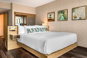 Cambria Hotel Fort Lauderdale Beach