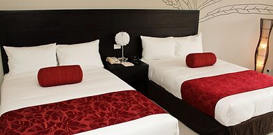 Tanoa Waterfront Hotel