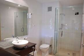 Tanoa Waterfront Hotel