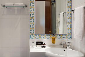Hotel Sirius