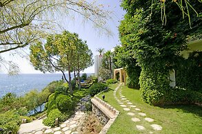 Korumar Deluxe Hotel