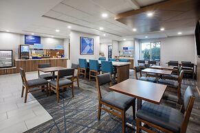 Holiday Inn Express & Suites Lathrop by IHG