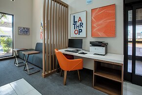 Holiday Inn Express & Suites Lathrop by IHG