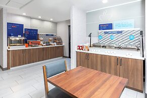 Holiday Inn Express & Suites Lathrop by IHG