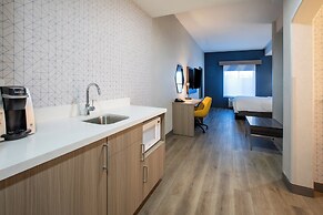 Holiday Inn Express & Suites Lathrop by IHG