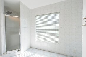 Sea Beach Plaza - Near Jungle Queen Riverboat