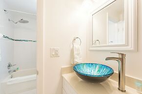 Sea Beach Plaza - Near Jungle Queen Riverboat